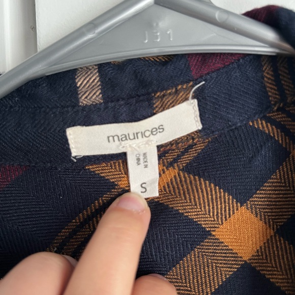 Maurice’s side zipper flannel - Picture 5 of 6